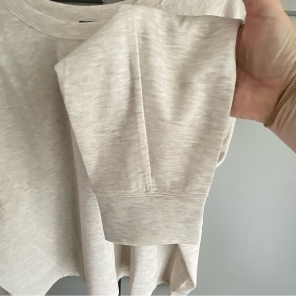 NWT Express Women’s Size XL Cream Colored Long Sleeved Shirt - Picture 2 of 8